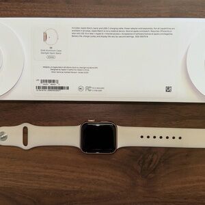 Apple Watch SE (GPS) 40mm Gold Aluminum Case